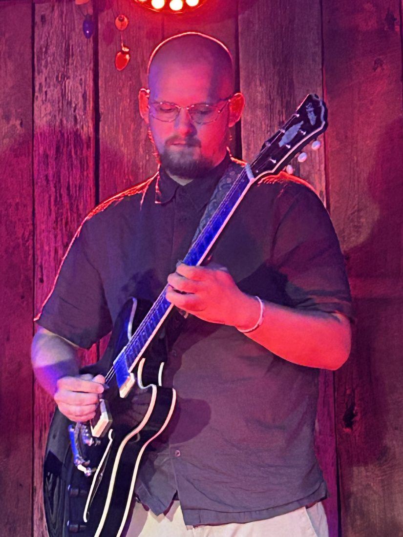 Thor Orri playing electric guitar on stage